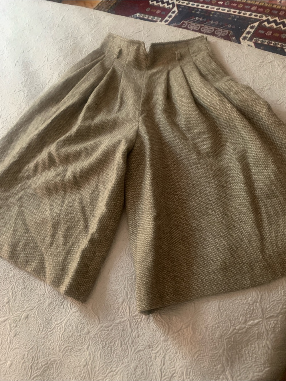 High-Waist Pleated Wide-Leg skirt in Olive green., wool.